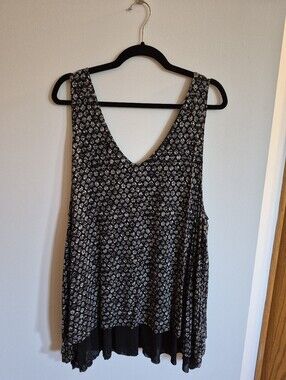 Michel Studio Plus Size Sleeveless Blouse Black/White Pattern Size 4X